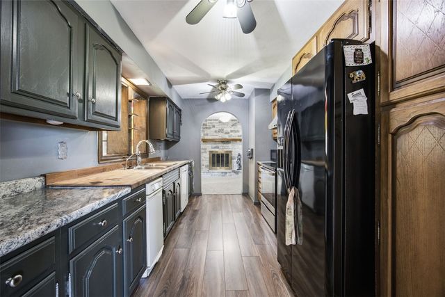 400 E Southview Road, Fairfax, IA 52228