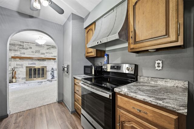 400 E Southview Road, Fairfax, IA 52228
