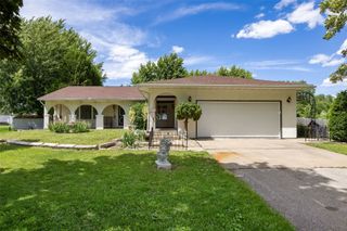 400 E Southview Road, Fairfax, IA 52228