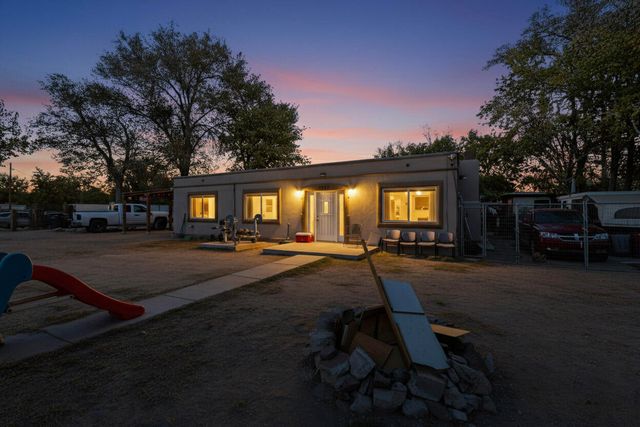 1407 De Baca Circle SW, Albuquerque, NM 87105