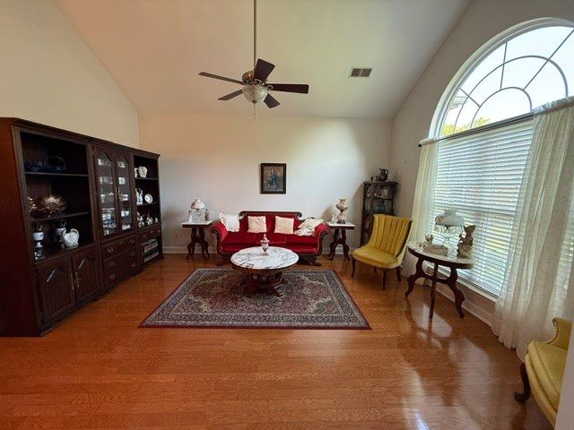 2 Hale Ct, Lebanon, TN 37087
