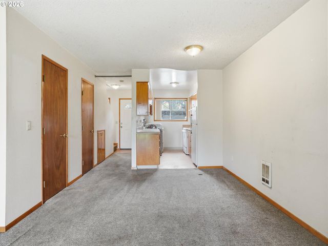 1308 Ne HOGAN Dr, Gresham, OR 97030