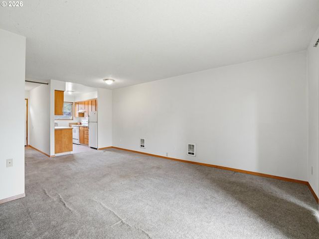 1308 Ne HOGAN Dr, Gresham, OR 97030