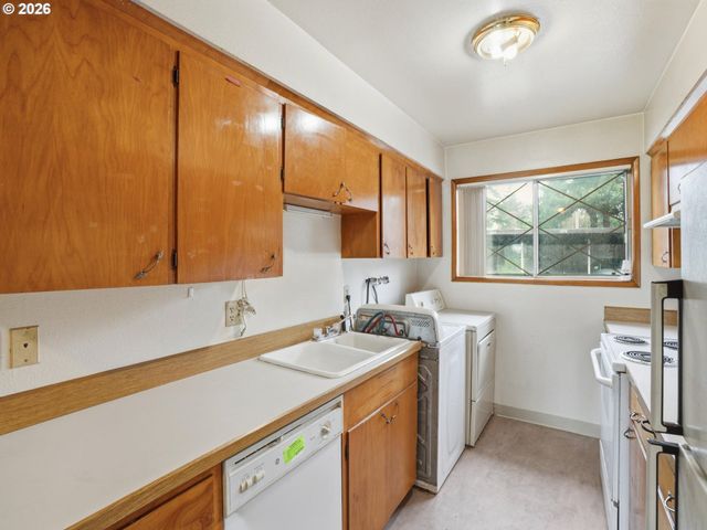 1308 Ne HOGAN Dr, Gresham, OR 97030