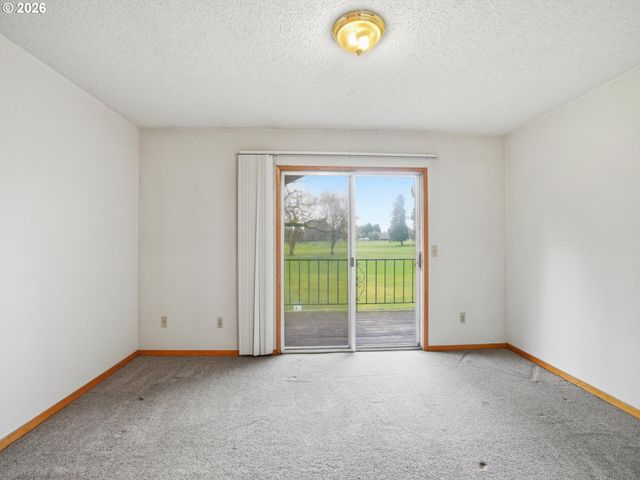 1308 Ne HOGAN Dr, Gresham, OR 97030