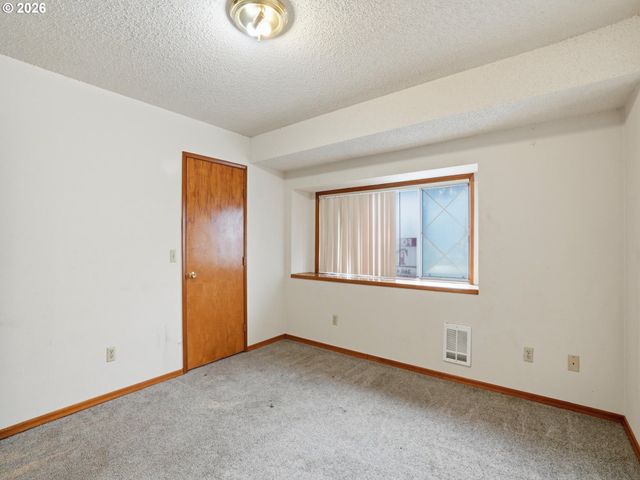 1308 Ne HOGAN Dr, Gresham, OR 97030