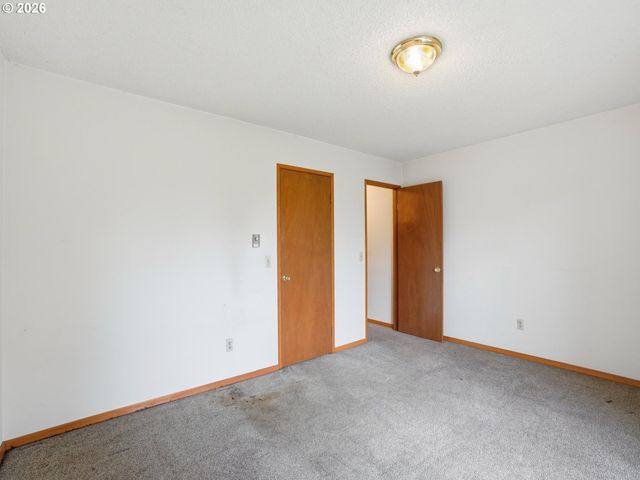 1308 Ne HOGAN Dr, Gresham, OR 97030