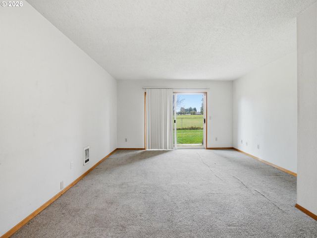 1308 Ne HOGAN Dr, Gresham, OR 97030