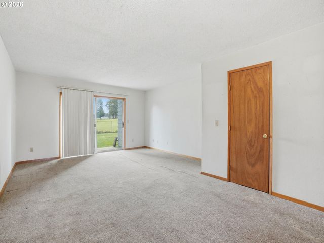 1308 Ne HOGAN Dr, Gresham, OR 97030