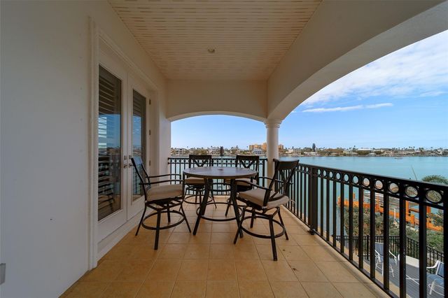 824 ISLAND WAY, Clearwater Beach, FL 33767