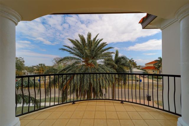 824 ISLAND WAY, Clearwater Beach, FL 33767