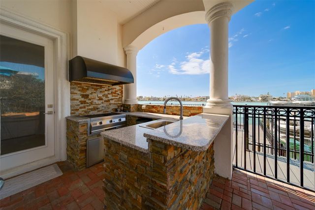 824 ISLAND WAY, Clearwater Beach, FL 33767