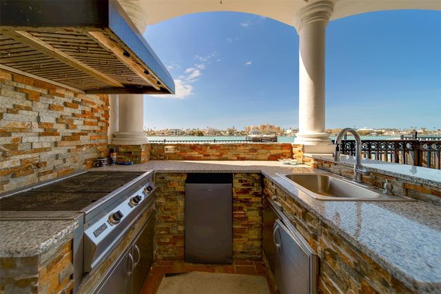 824 ISLAND WAY, Clearwater Beach, FL 33767