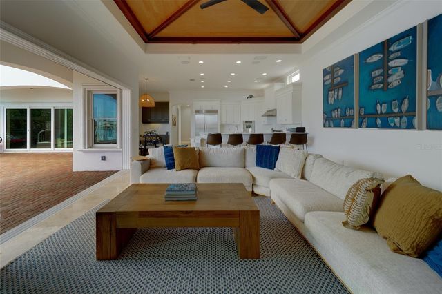 824 ISLAND WAY, Clearwater Beach, FL 33767