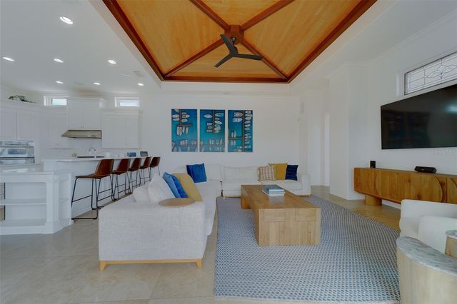 824 ISLAND WAY, Clearwater Beach, FL 33767