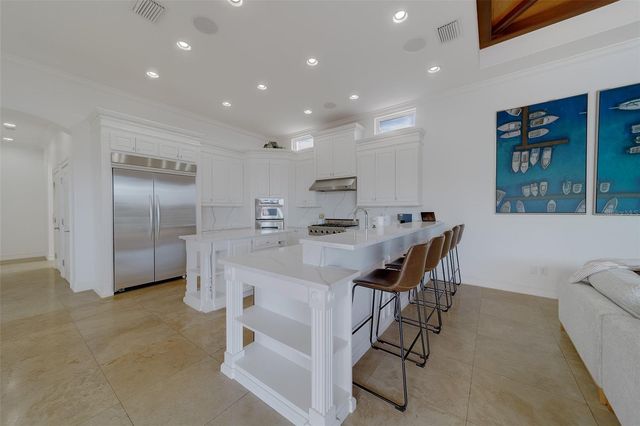 824 ISLAND WAY, Clearwater Beach, FL 33767