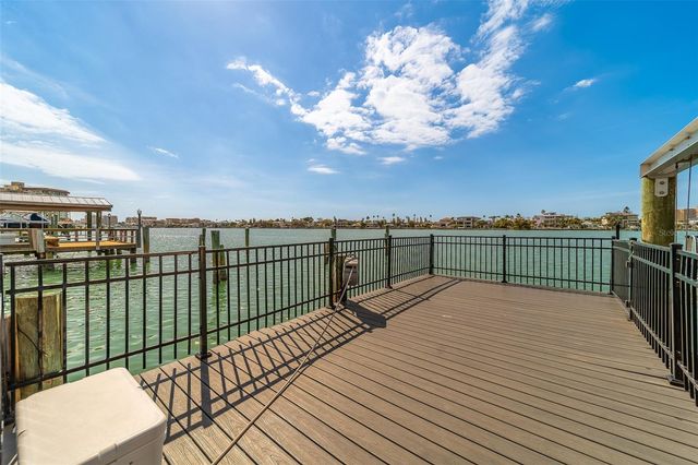 824 ISLAND WAY, Clearwater Beach, FL 33767