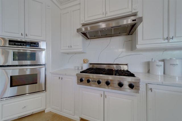 824 ISLAND WAY, Clearwater Beach, FL 33767