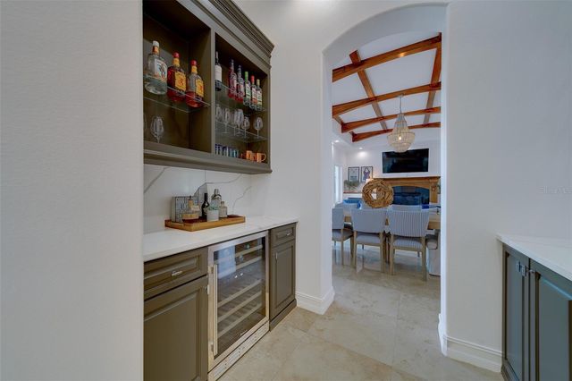 824 ISLAND WAY, Clearwater Beach, FL 33767