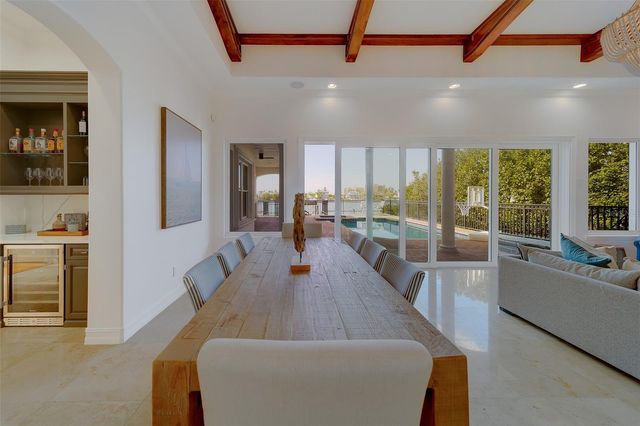 824 ISLAND WAY, Clearwater Beach, FL 33767