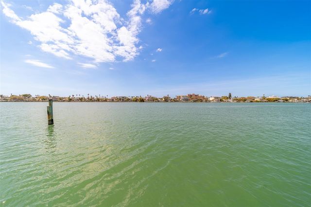824 ISLAND WAY, Clearwater Beach, FL 33767