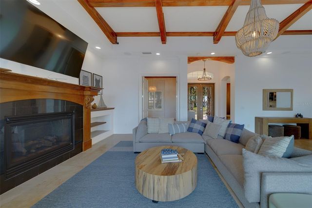 824 ISLAND WAY, Clearwater Beach, FL 33767