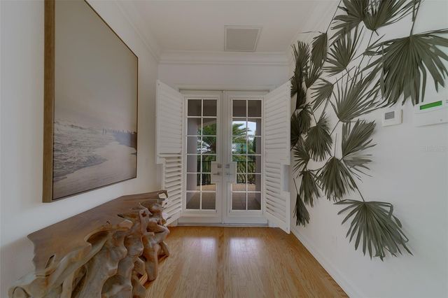 824 ISLAND WAY, Clearwater Beach, FL 33767