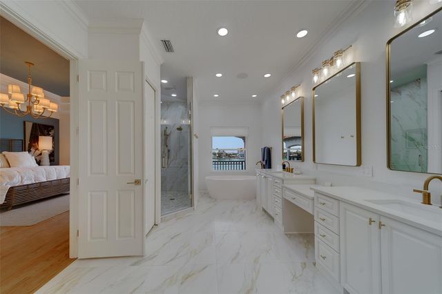 824 ISLAND WAY, Clearwater Beach, FL 33767