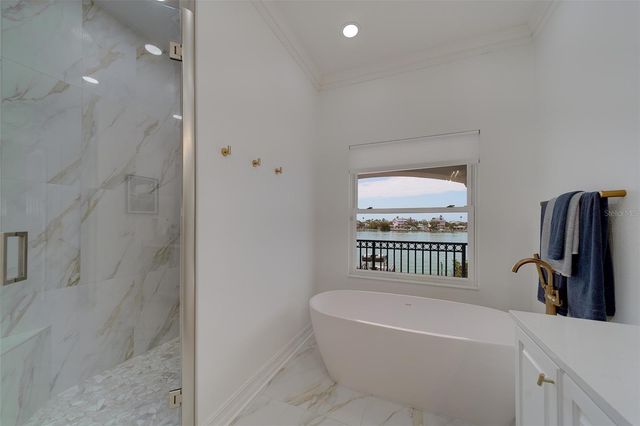 824 ISLAND WAY, Clearwater Beach, FL 33767