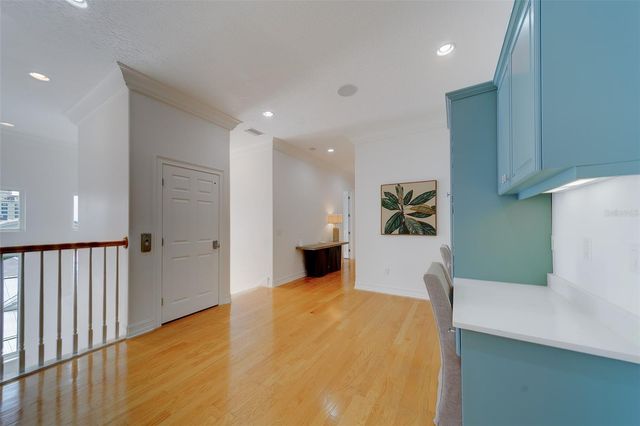 824 ISLAND WAY, Clearwater Beach, FL 33767