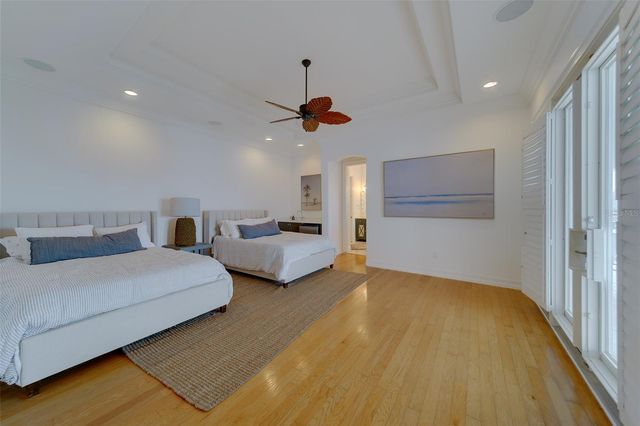 824 ISLAND WAY, Clearwater Beach, FL 33767