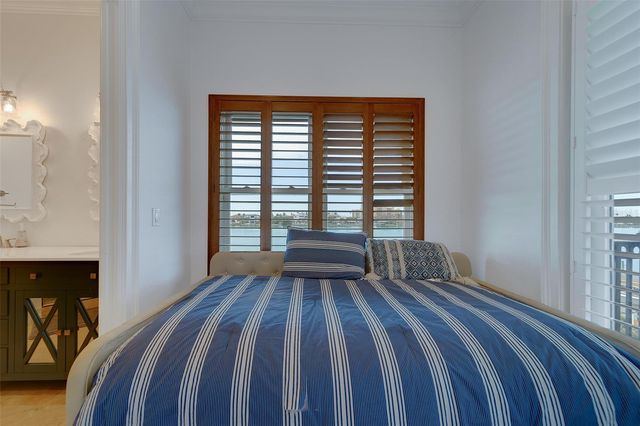 824 ISLAND WAY, Clearwater Beach, FL 33767