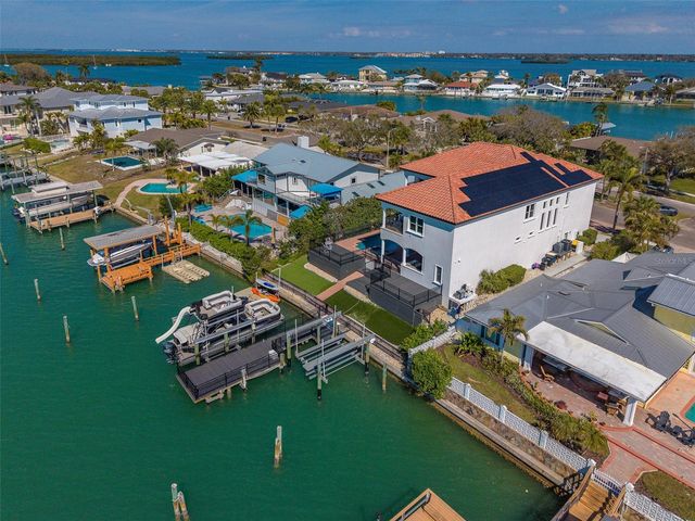 824 ISLAND WAY, Clearwater Beach, FL 33767