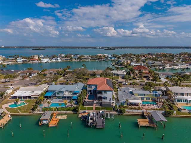 824 ISLAND WAY, Clearwater Beach, FL 33767