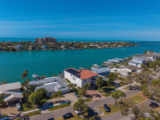 824 ISLAND WAY, Clearwater Beach, FL 33767