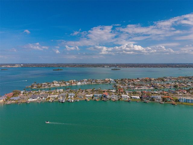 824 ISLAND WAY, Clearwater Beach, FL 33767