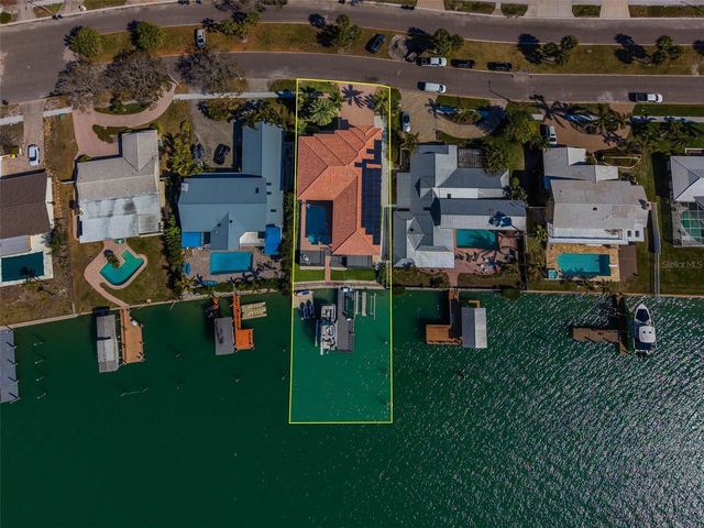 824 ISLAND WAY, Clearwater Beach, FL 33767