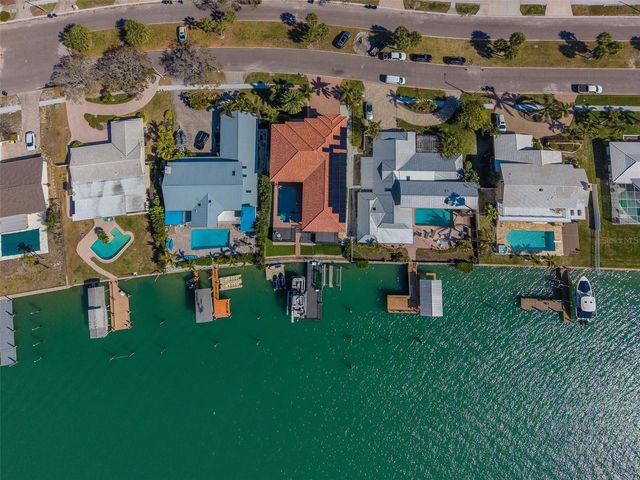 824 ISLAND WAY, Clearwater Beach, FL 33767