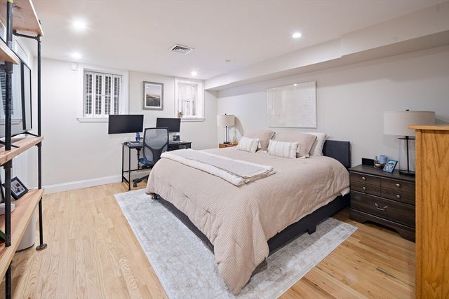 52 Mystic St 1, Boston, MA 02129