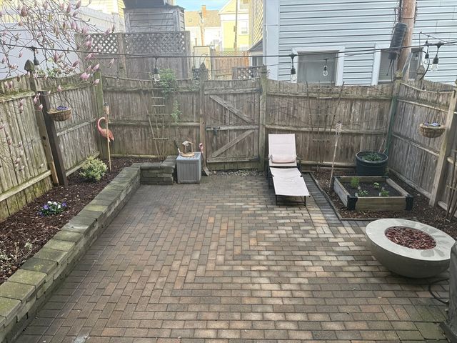 52 Mystic St 1, Boston, MA 02129