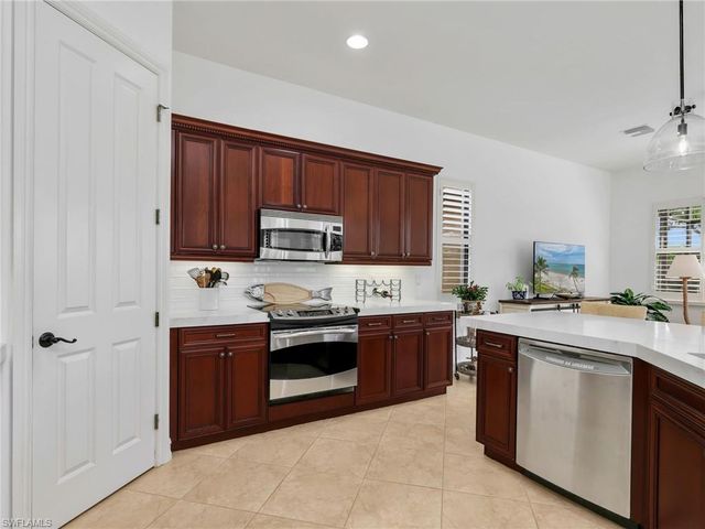 7660 Cottesmore DR, Naples, FL 34113