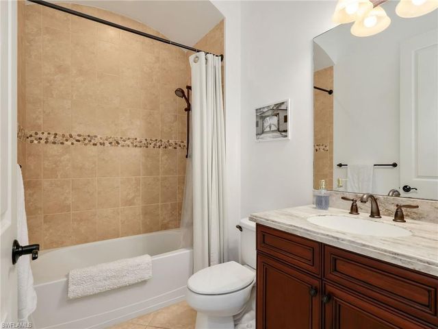 7660 Cottesmore DR, Naples, FL 34113