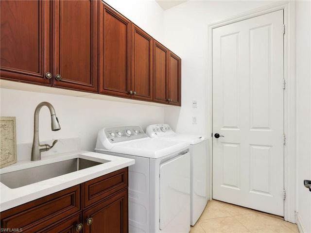7660 Cottesmore DR, Naples, FL 34113