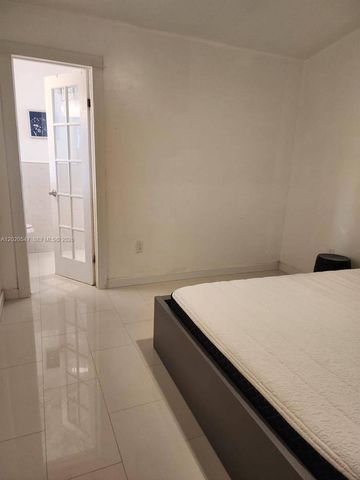 11841 SW 18th St 4-21, Miami, FL 33175