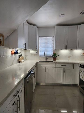 11841 SW 18th St 4-21, Miami, FL 33175
