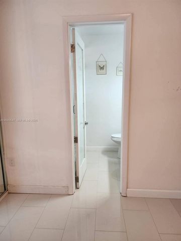 11841 SW 18th St 4-21, Miami, FL 33175