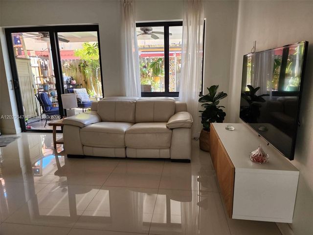 11841 SW 18th St 4-21, Miami, FL 33175