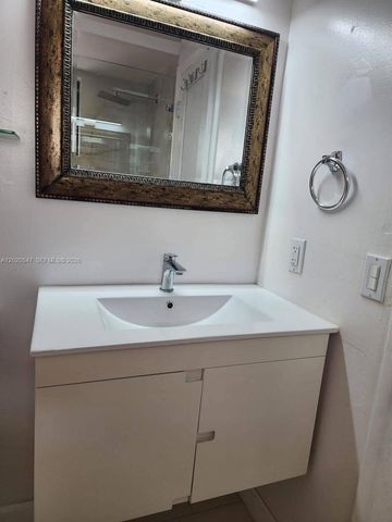 11841 SW 18th St 4-21, Miami, FL 33175