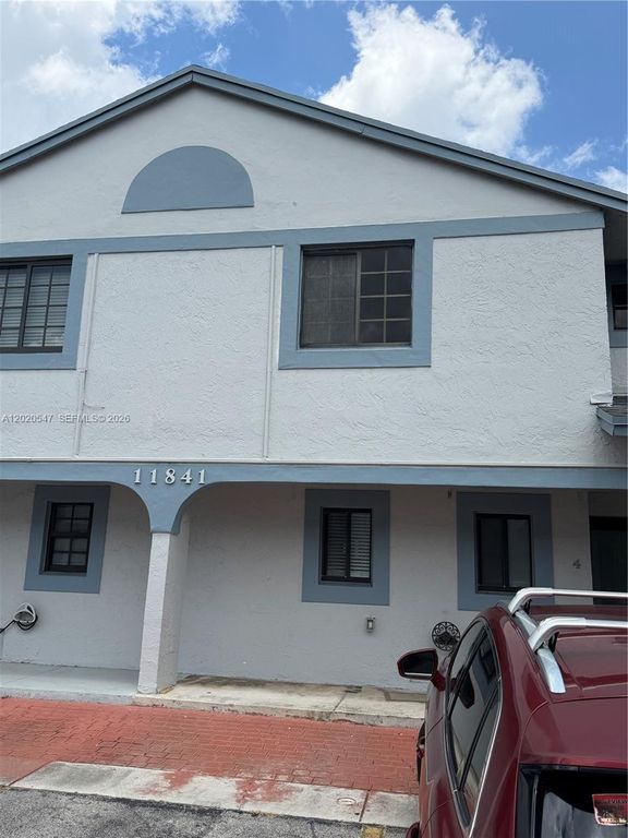 11841 SW 18th St 4-21, Miami, FL 33175