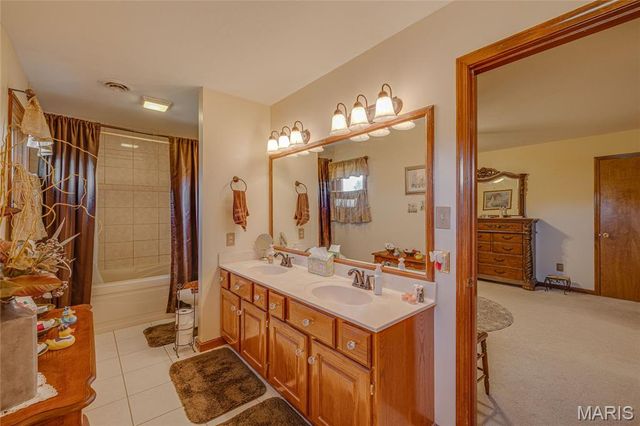 1733 Highway Aa, Farmington, MO 63640